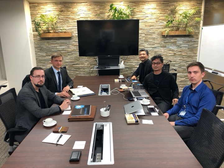 Участники переговоров Fogstream и Growth xPartners в башне Номура, Токио